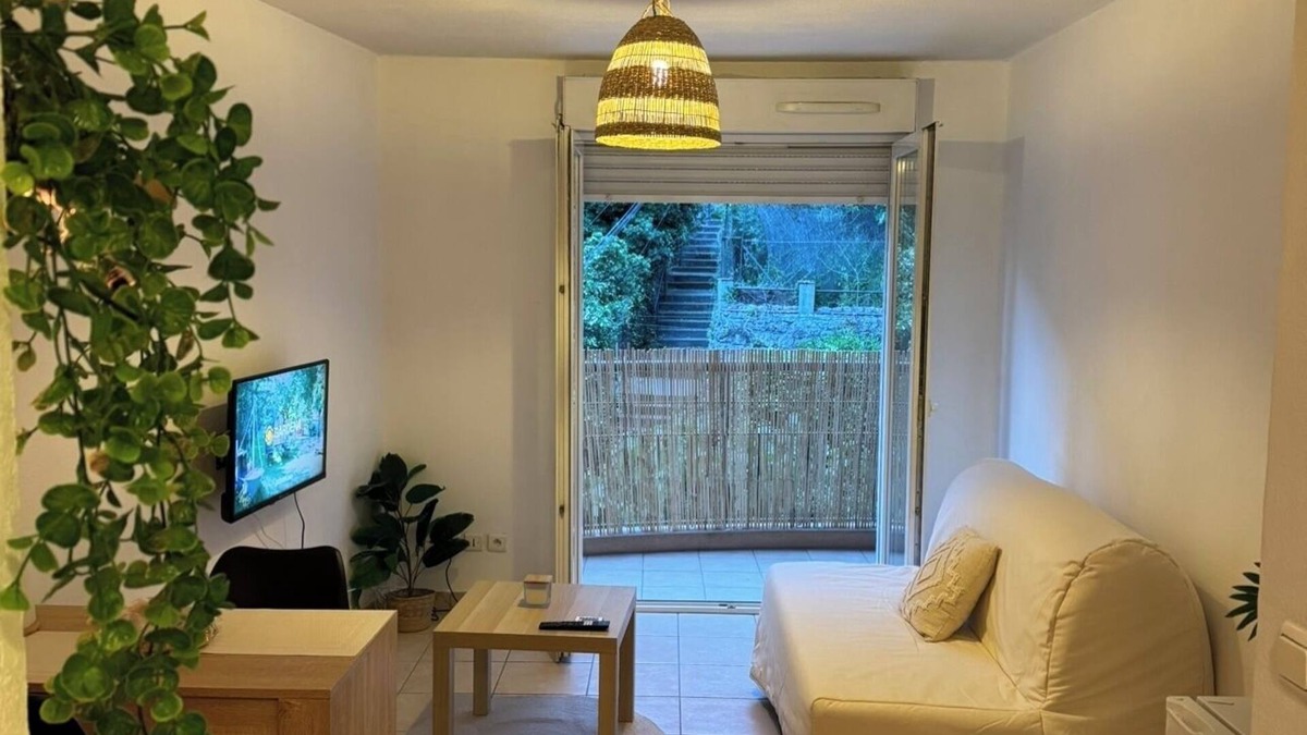Pasteur Apartment | Comfortable studio with unobstructed view