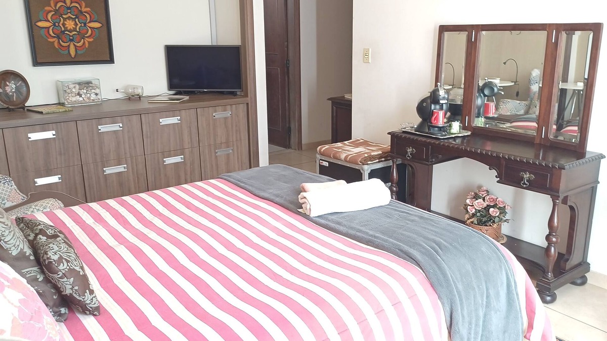 Cambui House | Comfortable suite, private bathroom, Wi-Fi, in Nova Campinas