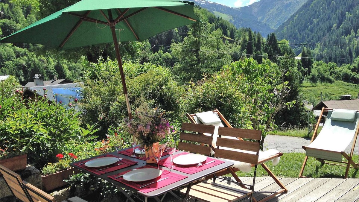 Beaufort Apartment | Comfortable T2 in Arêches-Beaufort, 3-4 people, terrace, parking, near shops and ski bus
