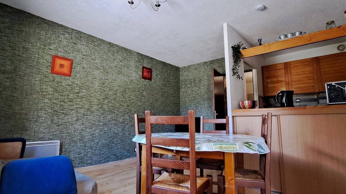 Jausiers Apartment | Comfortable T2 with balcony and parking in Jausiers