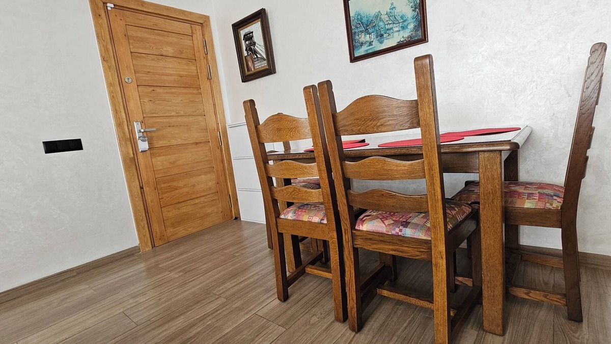 Cite Al Mohammadi Apartment | Comfortable three-room apartment with parking