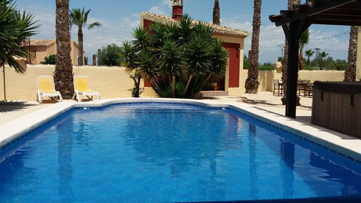 Rafal House | Comfortable Twin bed room located in the countryside with outdoor pool
