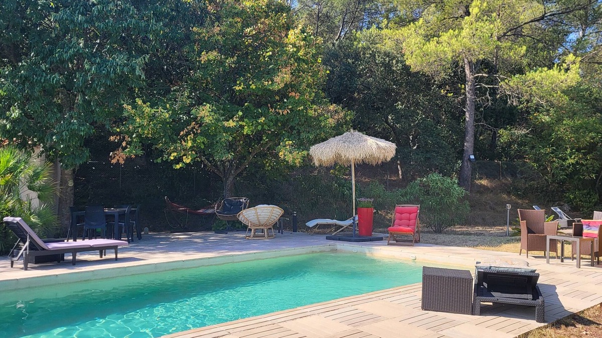 Carnoules Apartment | Comfortable type 3 in property on 1200m² with swimming pool, country setting.