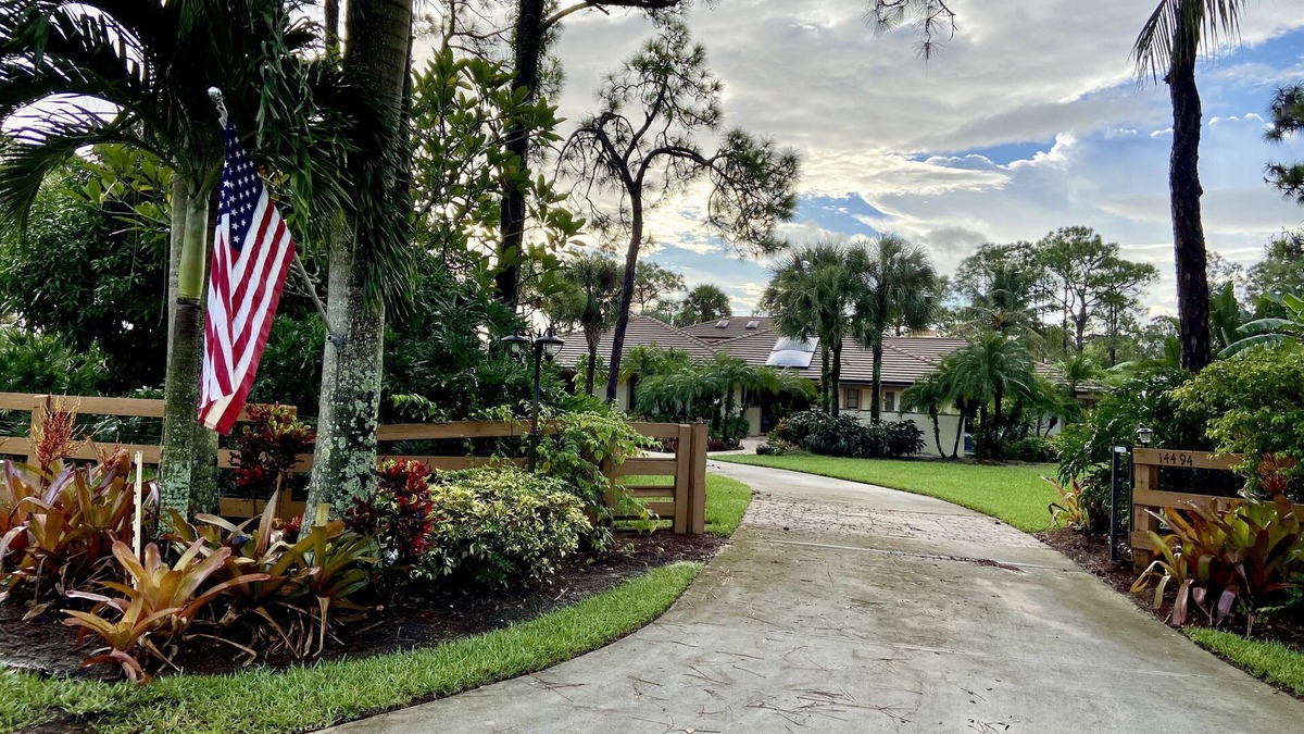 Hunt Club Bed & Breakfast | Comfortable Country Room
