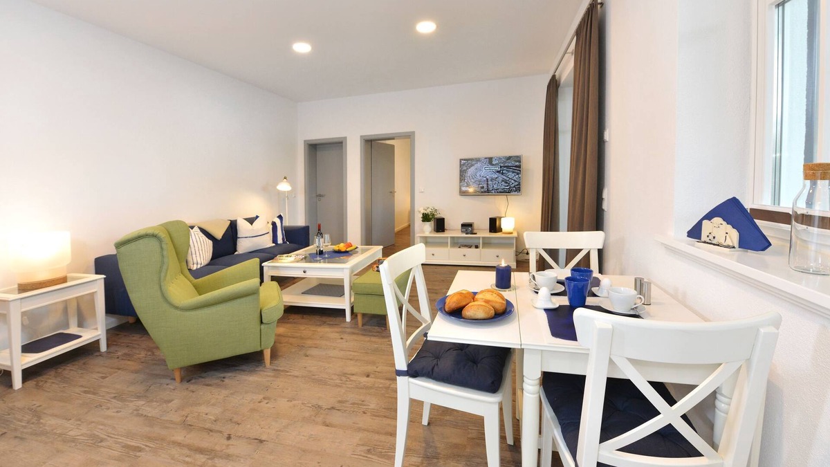 Ralswiek Apartment | Comfortable vacation apartment with sea view and terrace in the Blue House in Ralswiek