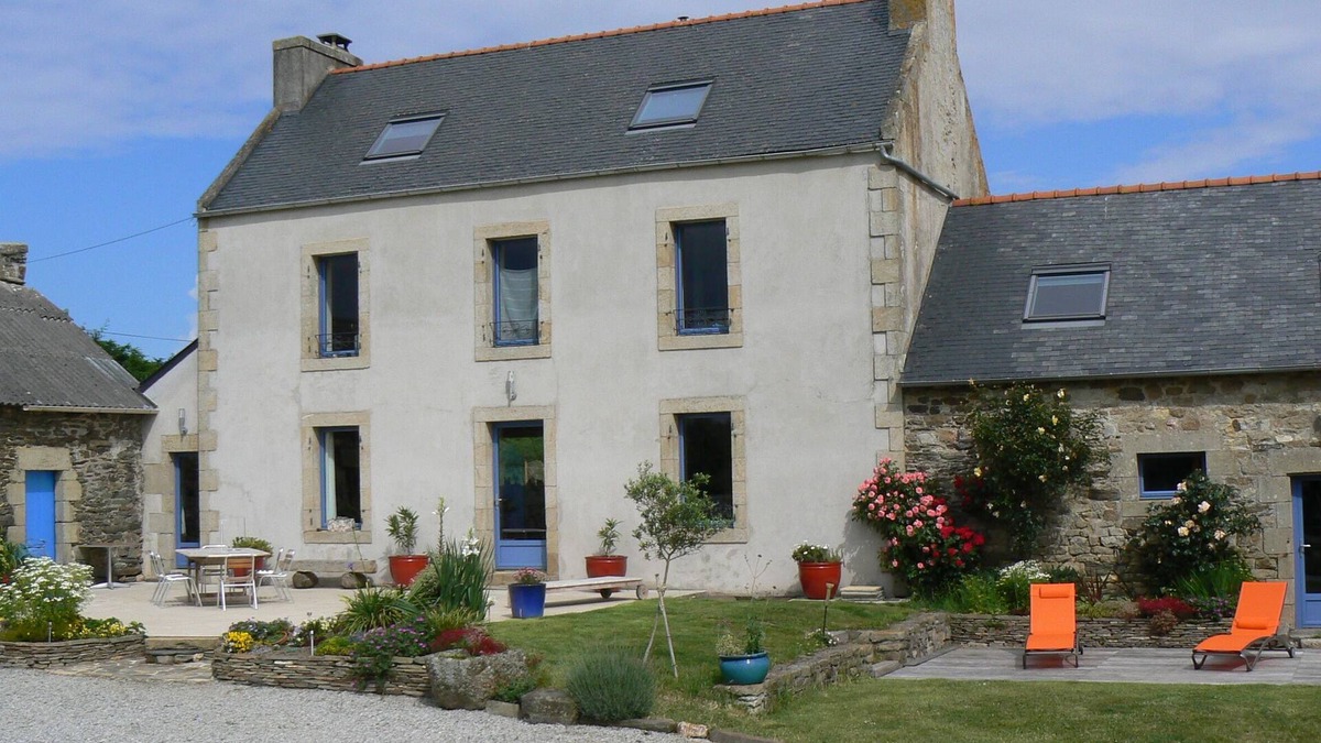 Plomodiern House | Comfortable vacation home in the country of myths and legends