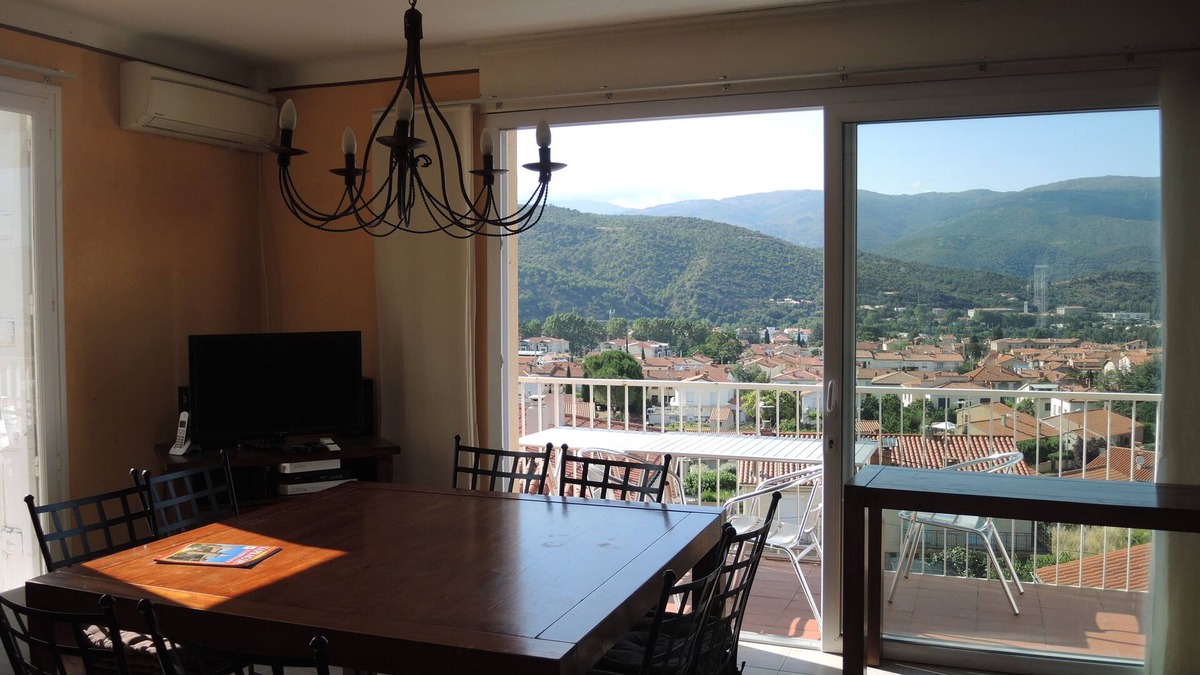 Prades House | Comfortable Villa Close to Lake Sea Mountains Airport Unrivaled View