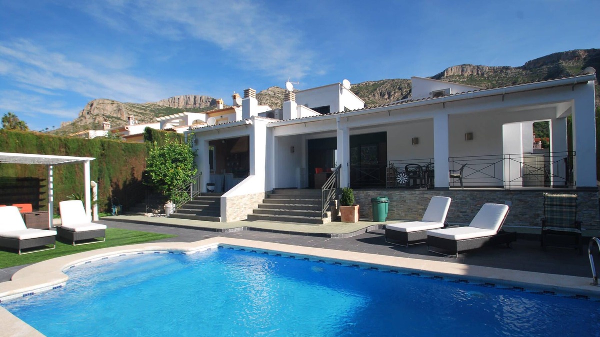 La Drova Villa | Comfortable Villa with private pool with air condition