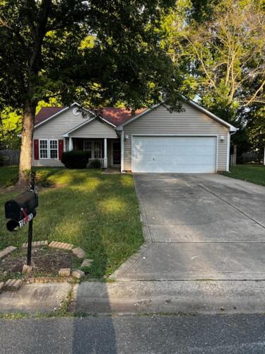 Steele Creek House | Comfortable with privacy