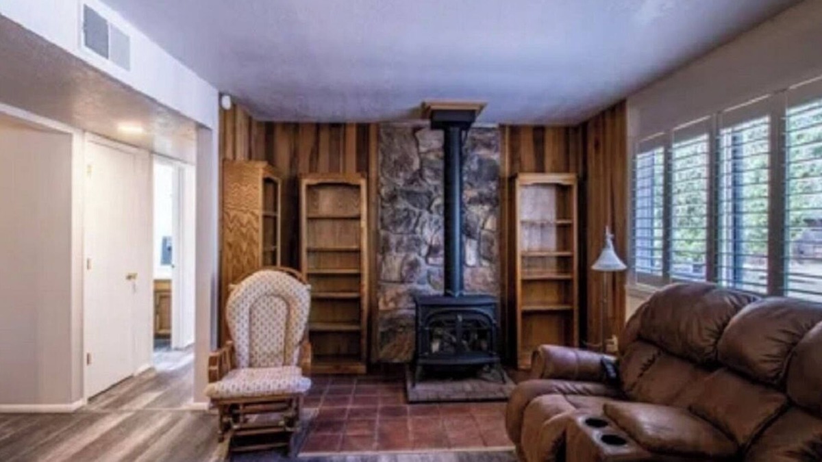 Bloomfield Other | Comforting farmhouse with 3 bedrooms, farm animals, located by the river