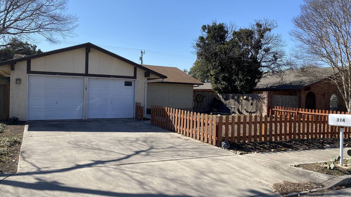 Universal City House | Comforts of Home - Central to Everything
