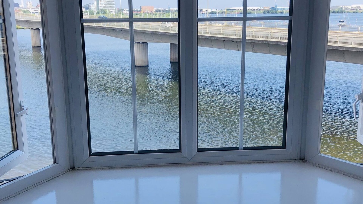 Grangetown Apartment | Comfy 1 Bed Cardiff Bay Flat With Water Views- WiFi, Millenium Stadium Rugby