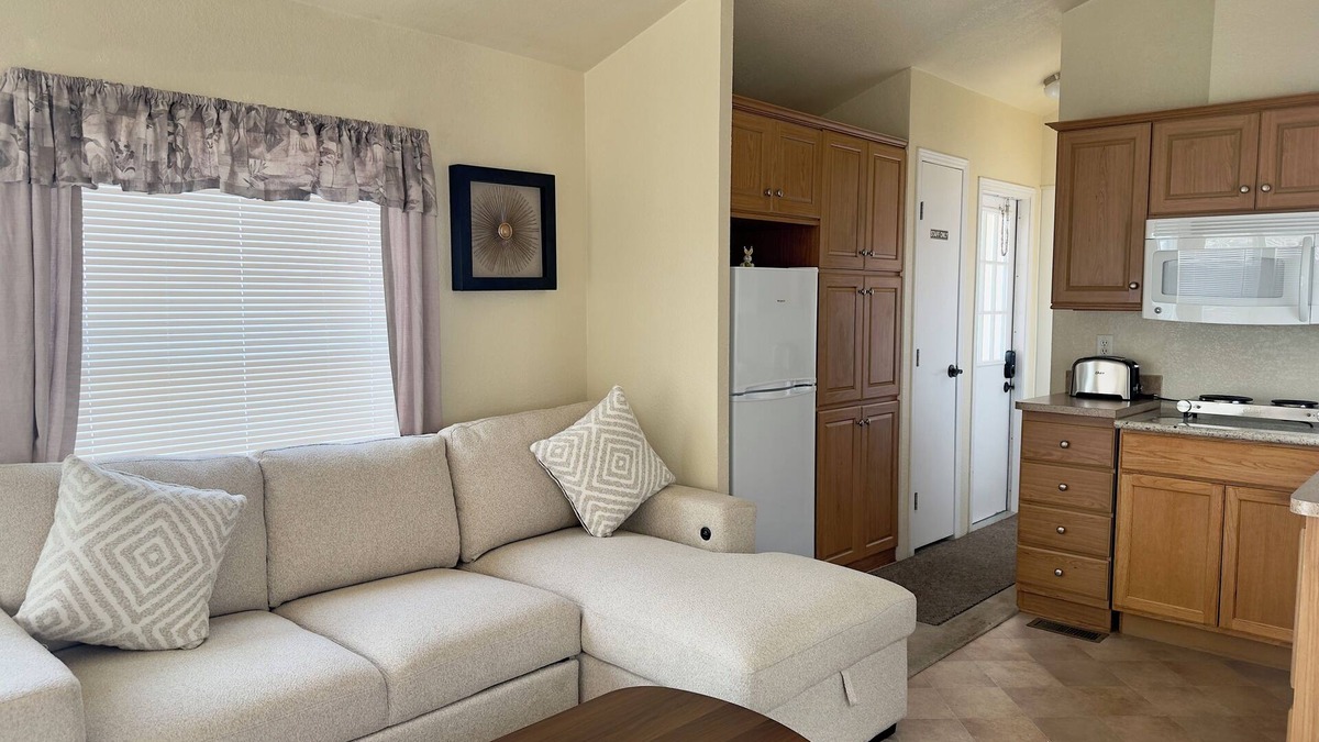 Hanford House | Comfy 1-bedroom mobile home in Hanford near Downtown