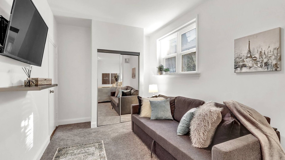 Germantown Apartment | Comfy 1BR in East Germantown