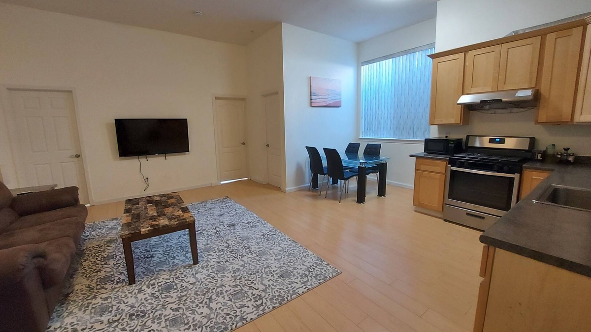 Daly City House | Comfy 2 bdrm 1 bath 3 beds in-law unit w/kitchen