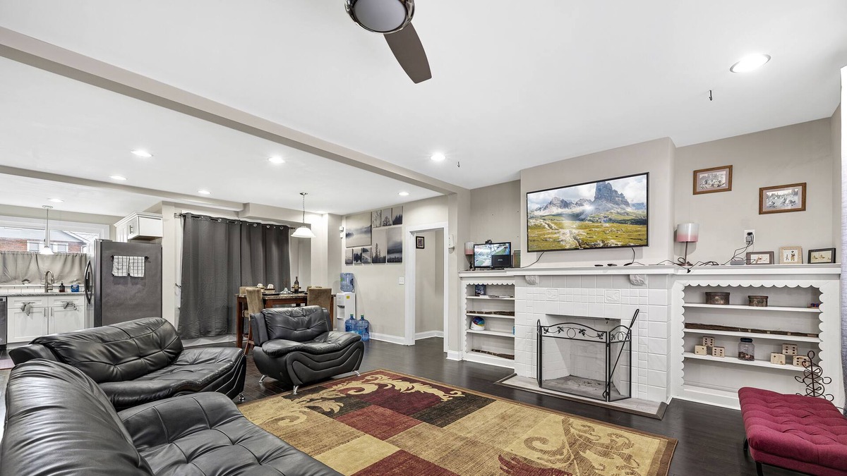 Westgate House | Comfy 3 Bedroom Home w/ Balcony—Westgate