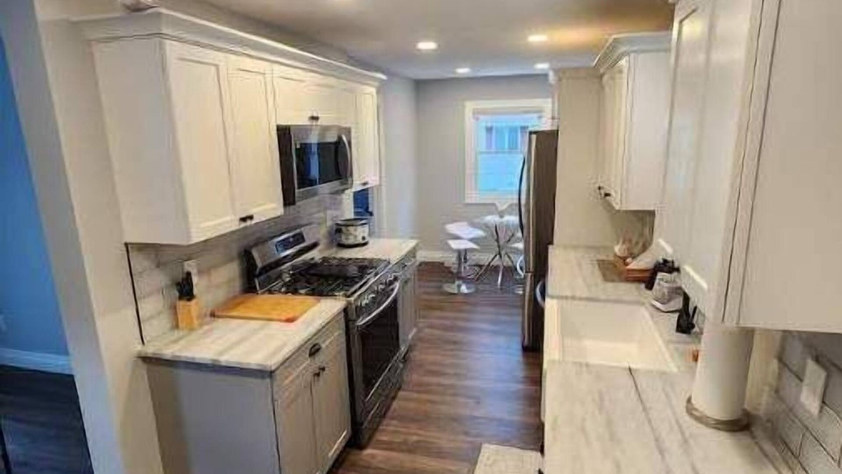 Lackawanna House | Comfy 3BR 6min drive Downtown Harbor Center, Buffalo Bills fan favorite.