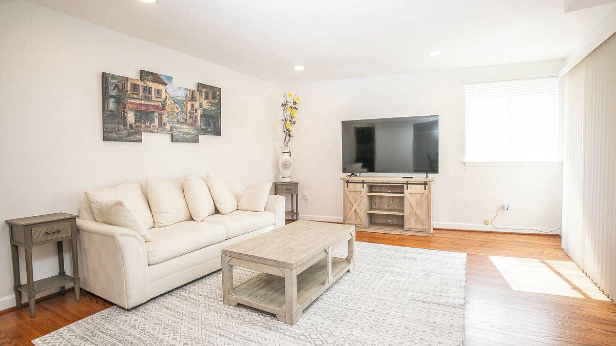 Nauck Apartment | Comfy and Cozy - Min from National Mall