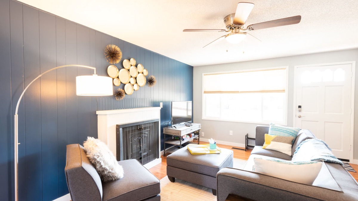 Bull Mountain Apartment | Comfy & Bright 2BR Flat W/Fenced Yard Near Washington Square