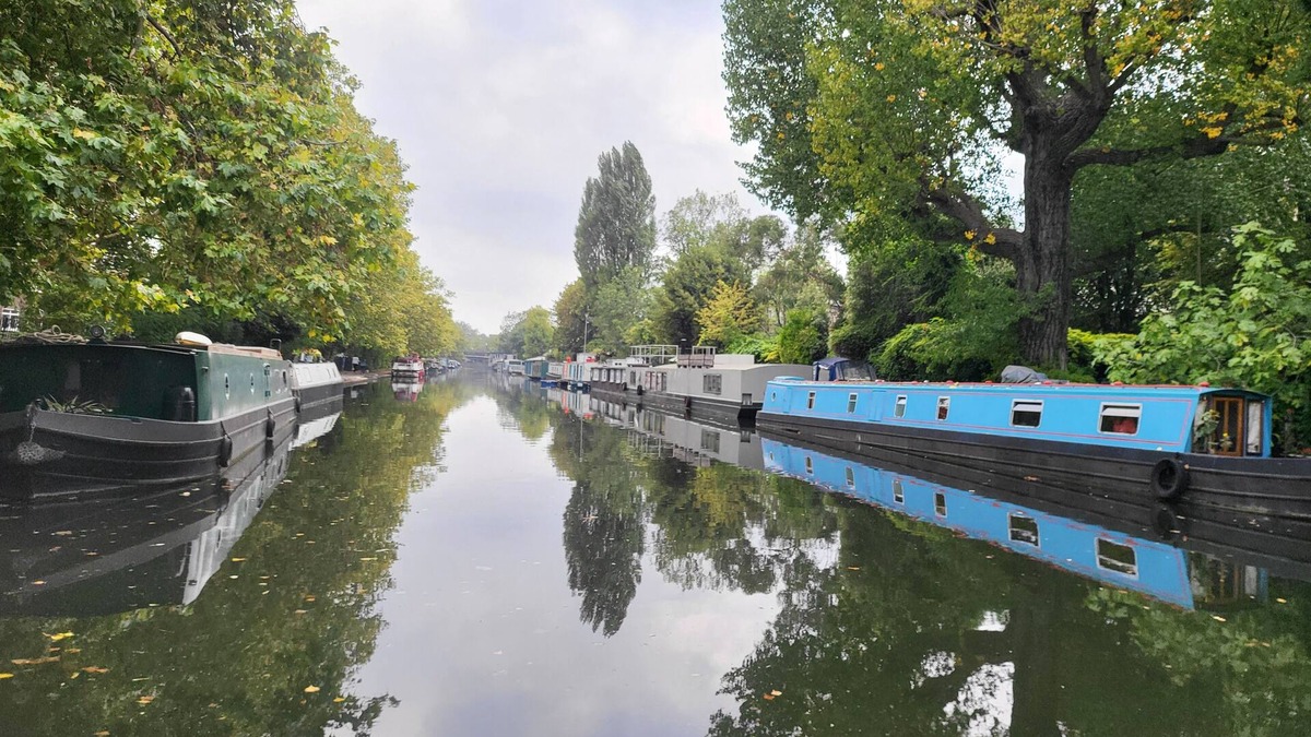 Westbourne Green Boat Rental | Comfy Canal Boat in Little Venice for Family & Friends