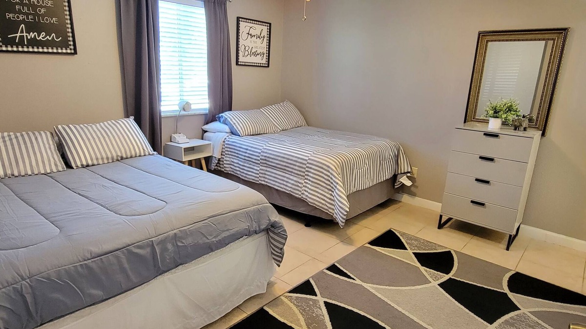 Gainesville Condo | 🏡Comfy & Convenient 1BR Apartment Near Oaks Mall & Medical Center Fast WIFI