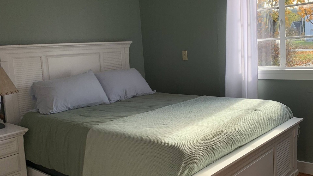 Poultney Cottage | Comfy Cottage in Historic East Poultney