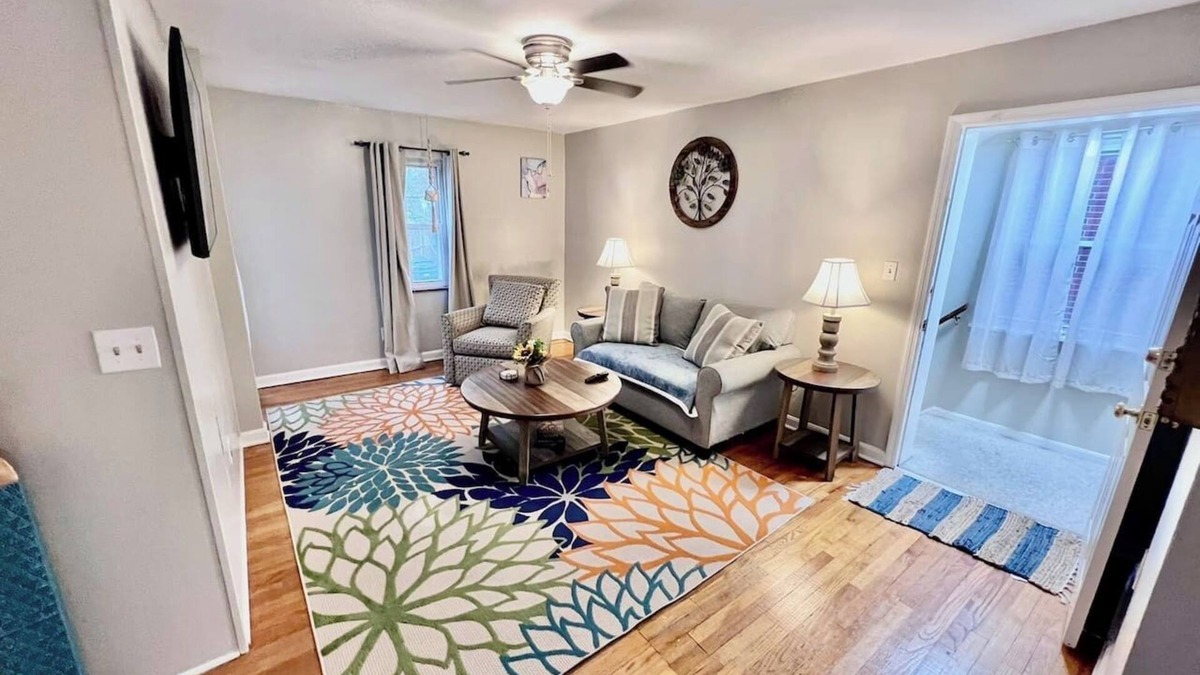 Westwood Apartment | Comfy Cozy Safe 2nd Floor Aptmnt 13 Min to UC Med