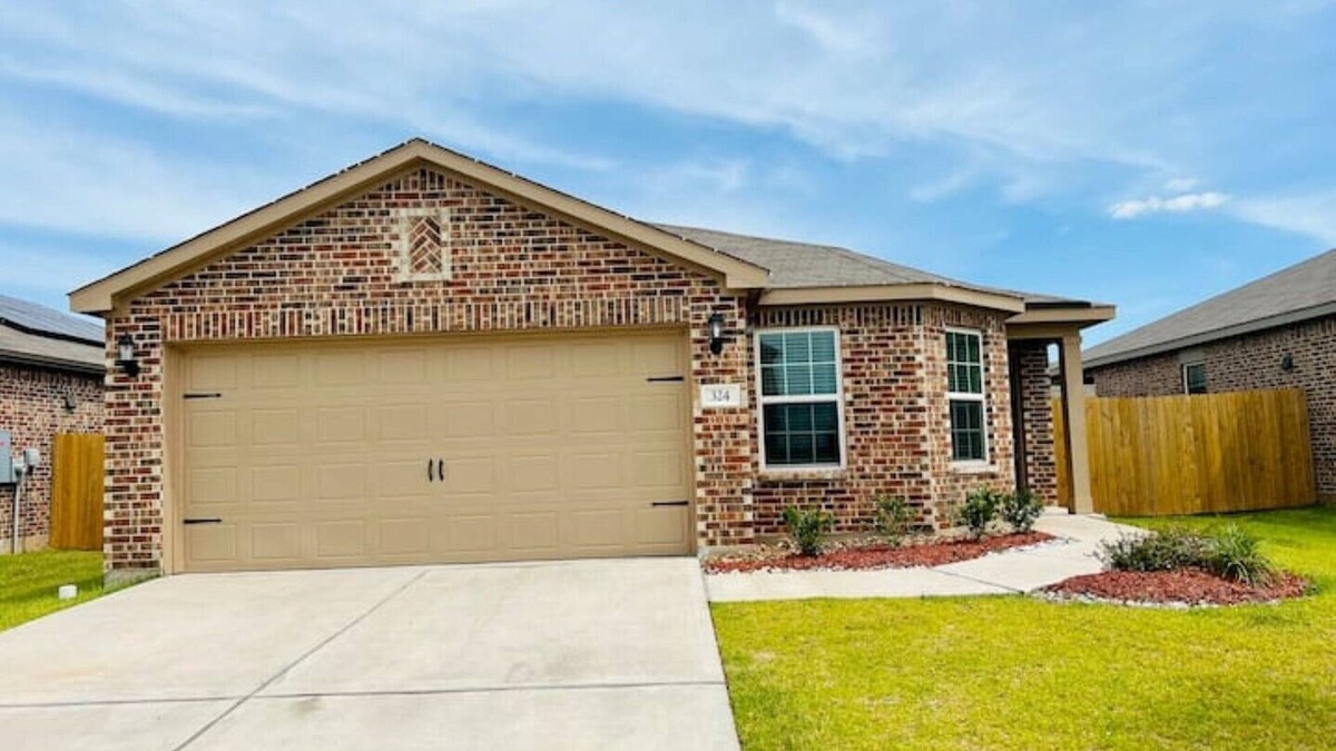 Katy House | comfy, family friendly, spacious, 2 bedroom home!