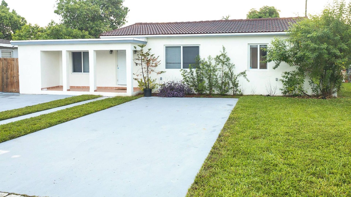 Coral Terrace House | COMFY HOME in suburban neighborhood off US-41 (Calle Ocho)