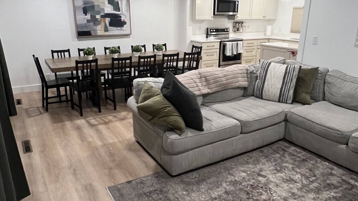 Orem House | Comfy home stay with large eating area, spacious backyard!