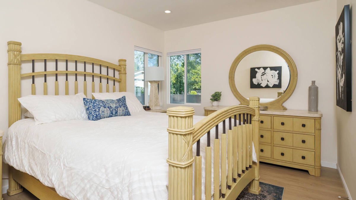 Crescenta Highlands House | Comfy House in Glendale