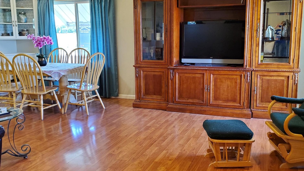Meridian House | Comfy in the Country!