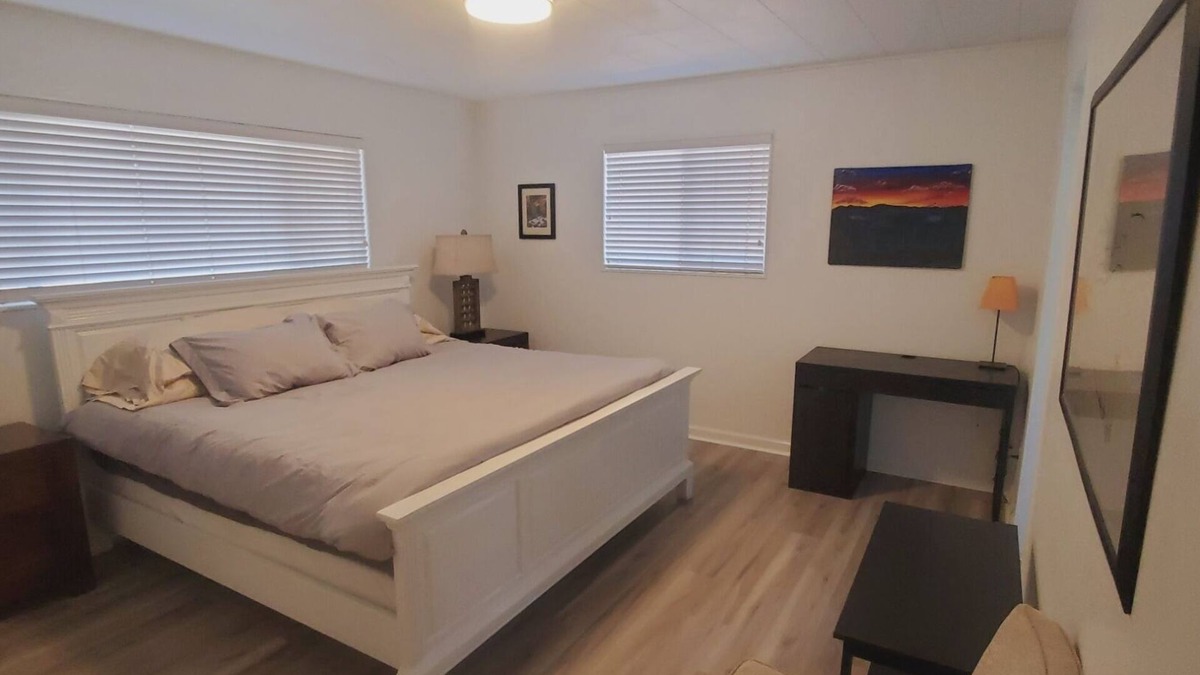 Hood River Apartment | Comfy King bed, 1 bed MIL with fenced yard and private entrance, Dog friendly