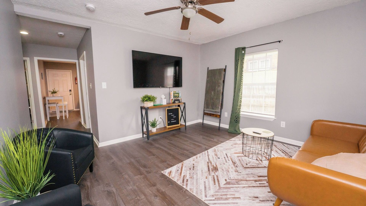 Knoxville House | Comfy Knoxville HomenNear downtown, Interstate, Wi-Fi, Free local gift cards!