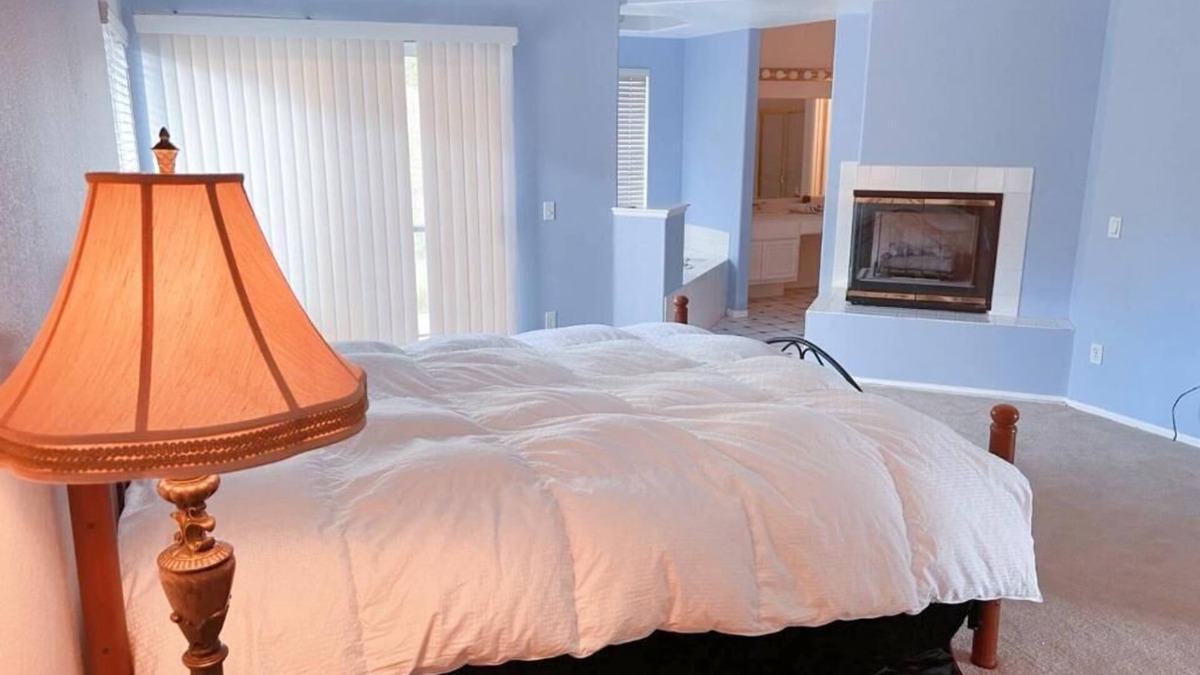 Estates at Canyon Crest House | Comfy Master Room in Riverside