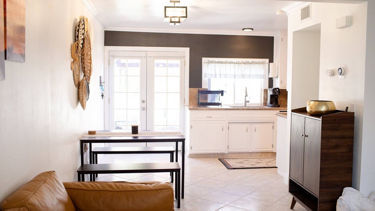 Ridgecrest Condo | Comfy Modern Mojave Condo w/Full Kitchen. Perfect for Pitstoppers & Long Term