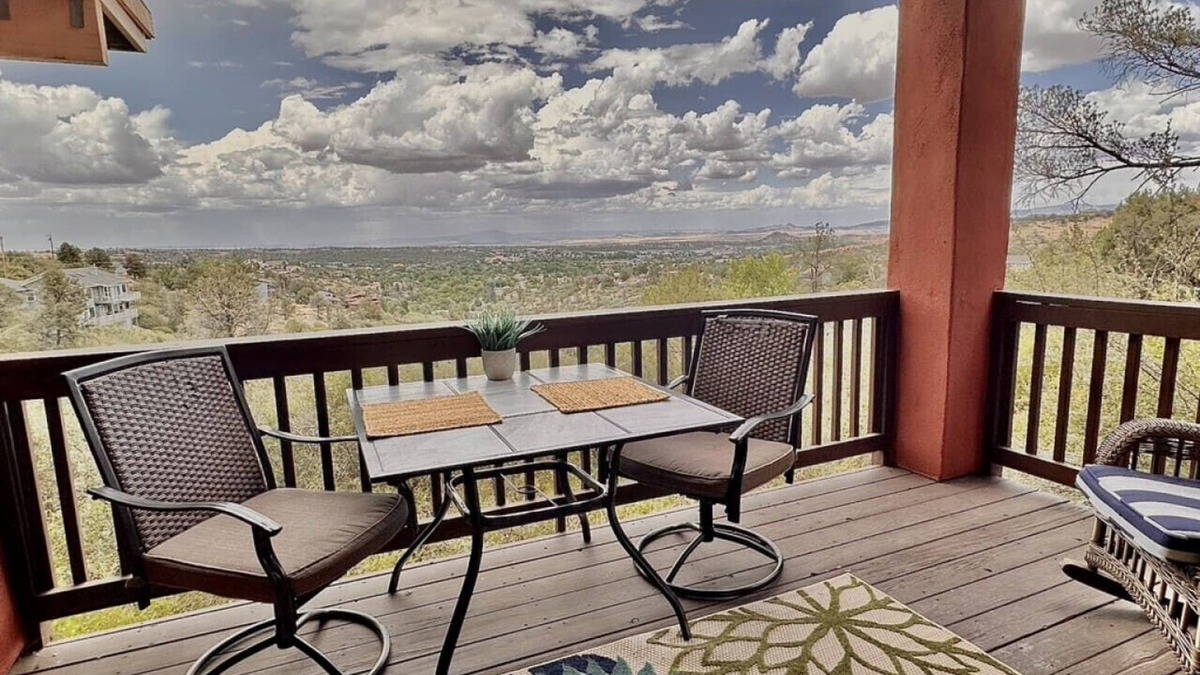 Prescott House | Comfy Mountain Side Stay - Incredible Views