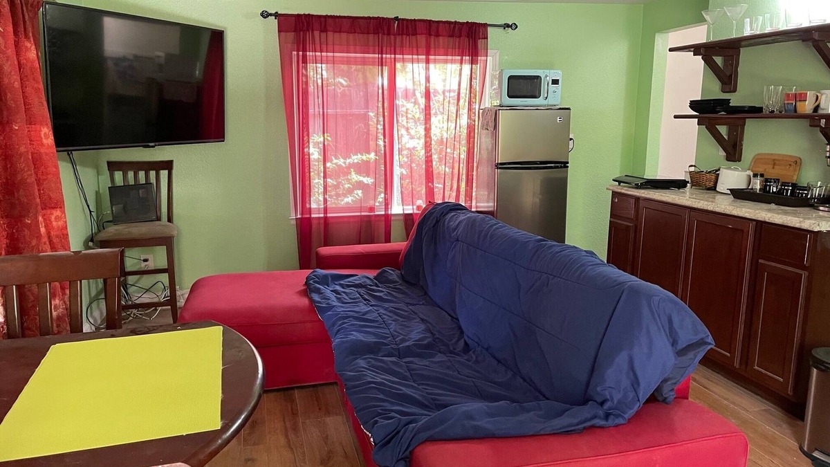 Stockton House | Comfy Private and Safe Studio near University and Victory Park
