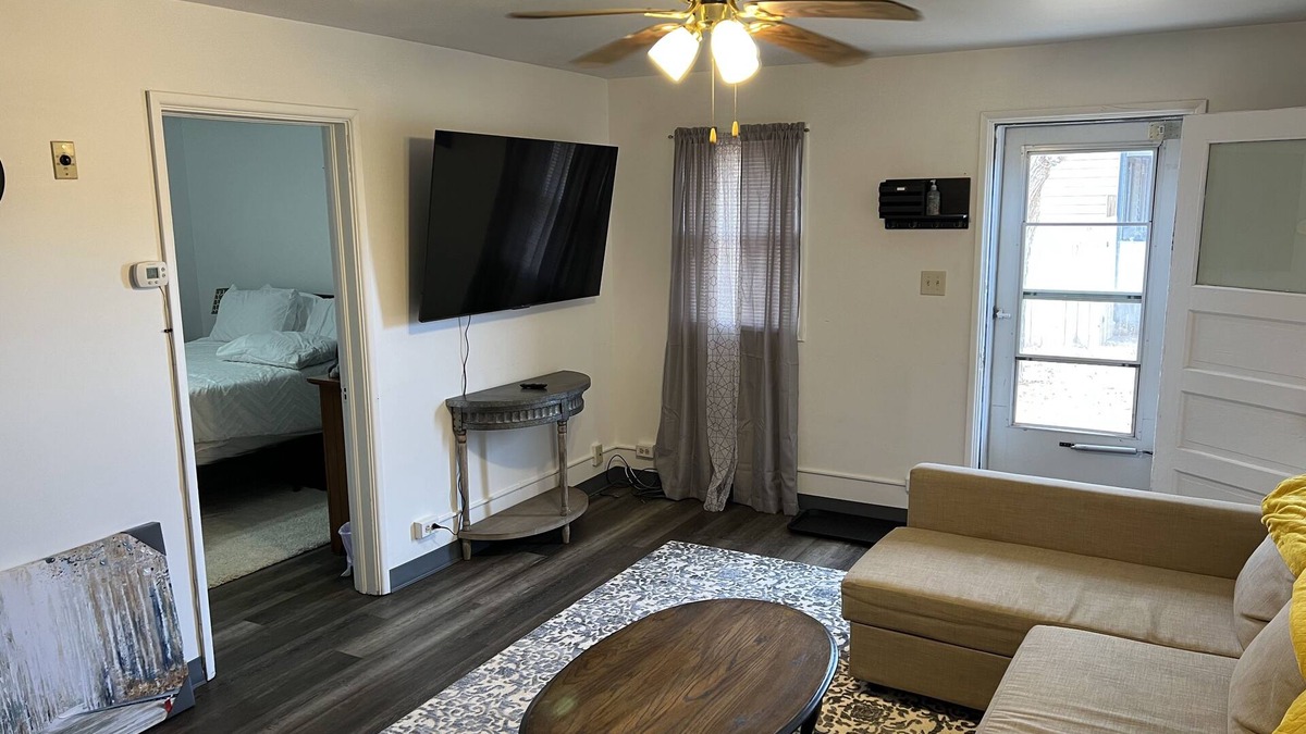 Winslow Apartment | Comfy Quiet 1bedroom apartment, close to DT Winslow