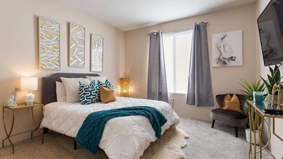 Glendale Apartment | Comfy SANCTUARY- LAX Airport/SOFI Stadium/3 HOT TUBS/2 POOLS