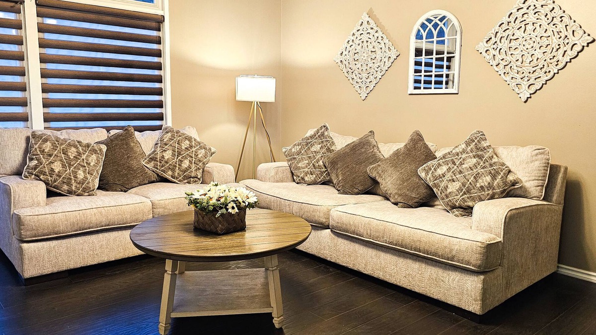 East Lake Hills House | Comfy/Spacious Lake Hills House