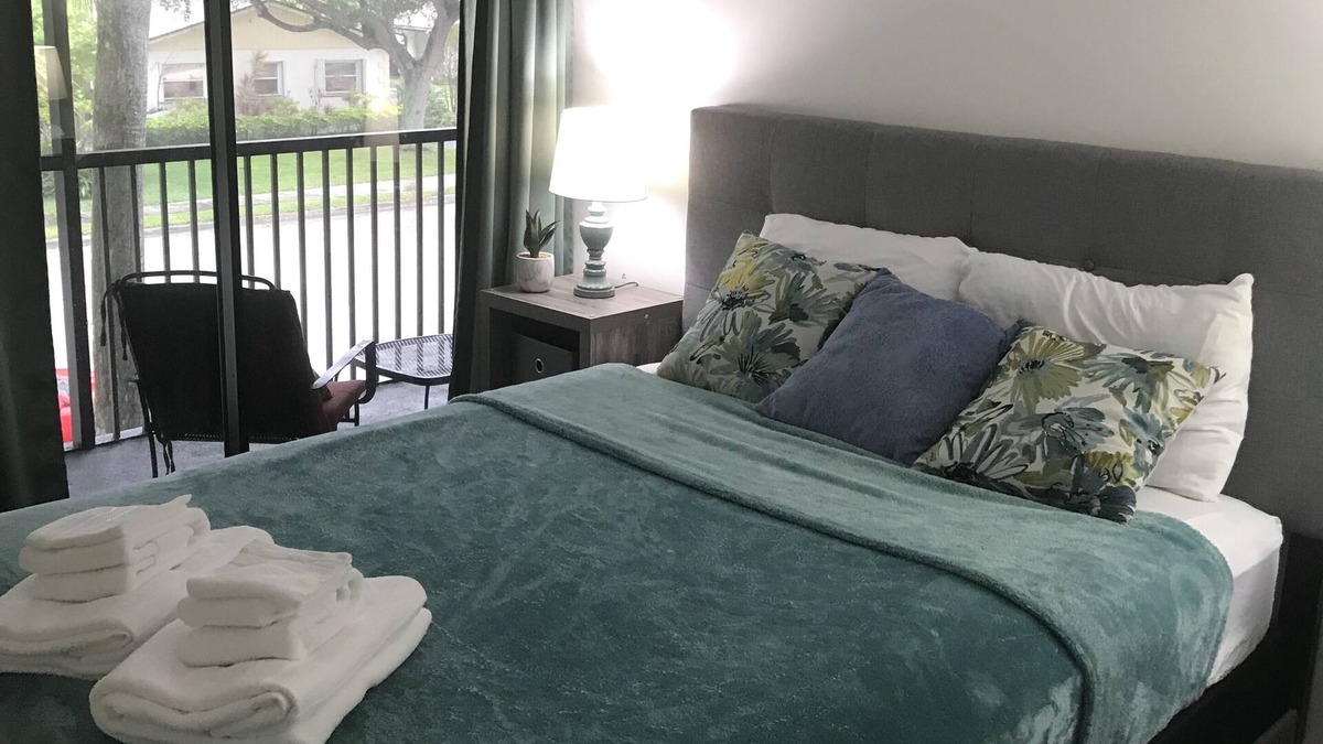 Cutler Bay Condo | Comfy stay in Cutler Bay 2/2 welcomes business travelers