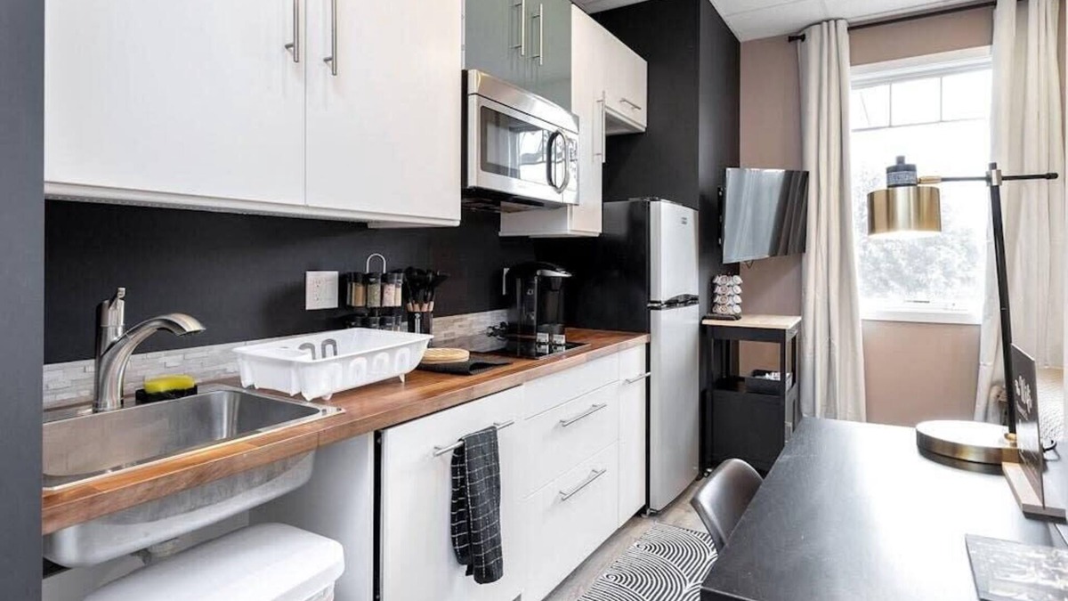 Danbury Apartment | Comfy Studio with Kitchen Central Danbury, ADA