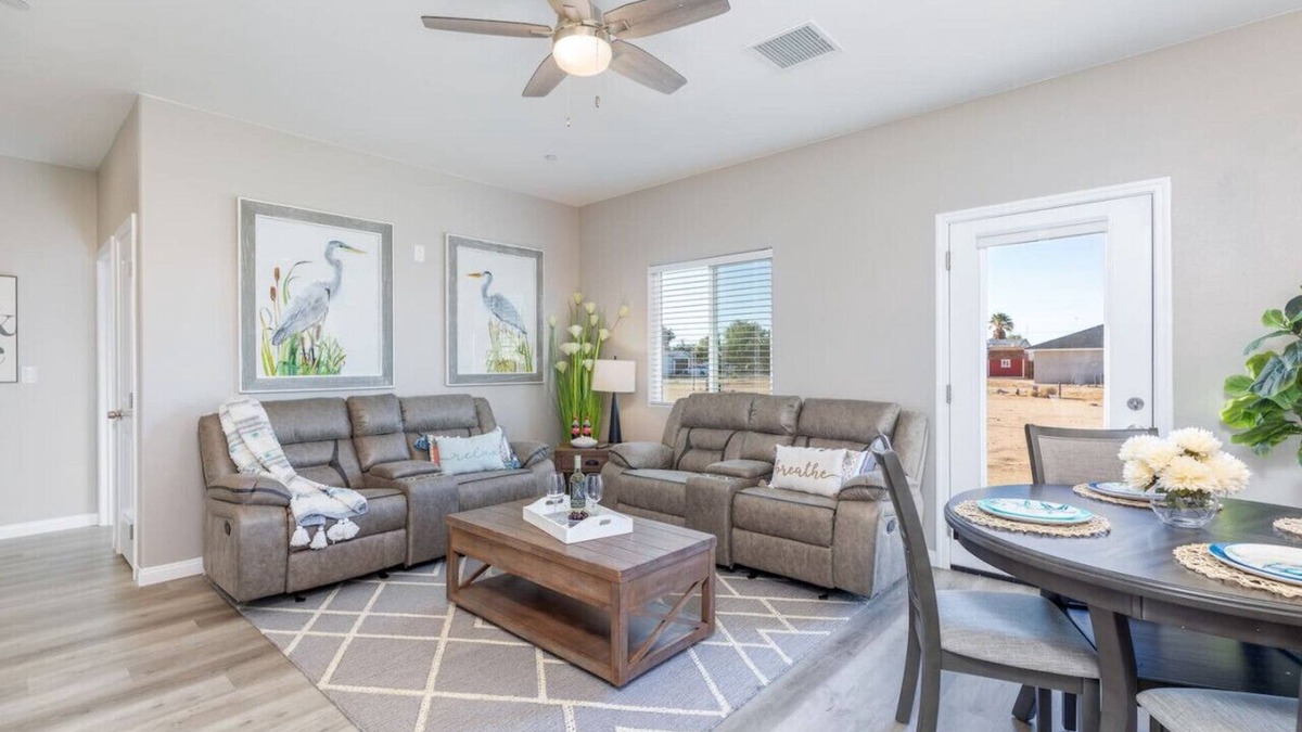 Ridgecrest House | Comfy & Stylish- 4 Bathrooms