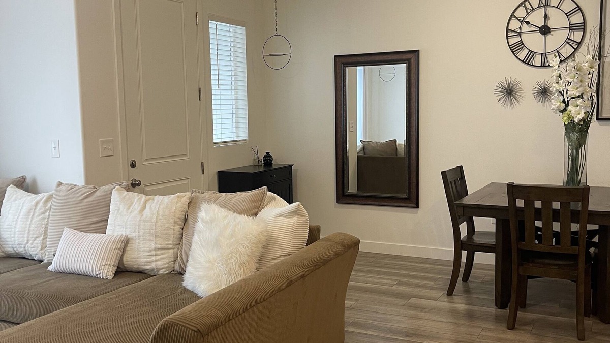 West Haven House | Comfy Townhome/2 Car Garage/Balcony/Grill
