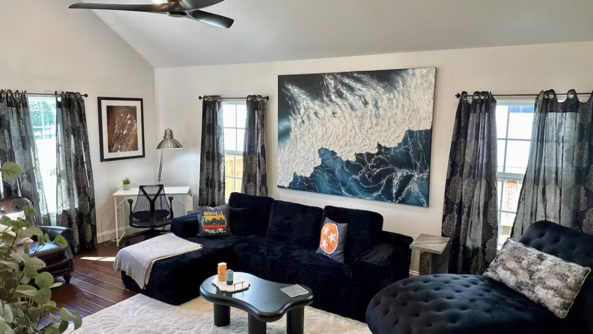 Buena Vista House | Comfy Walkable Downtown Nashville Home/Private Fences Yard - 3 Bedrooms 1 Story