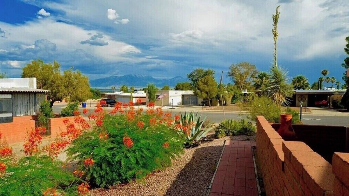 Villages of Green Valley House | COMING SOON - CURRENTLY BEING RENOVATED. Townhome with unparalleled views!