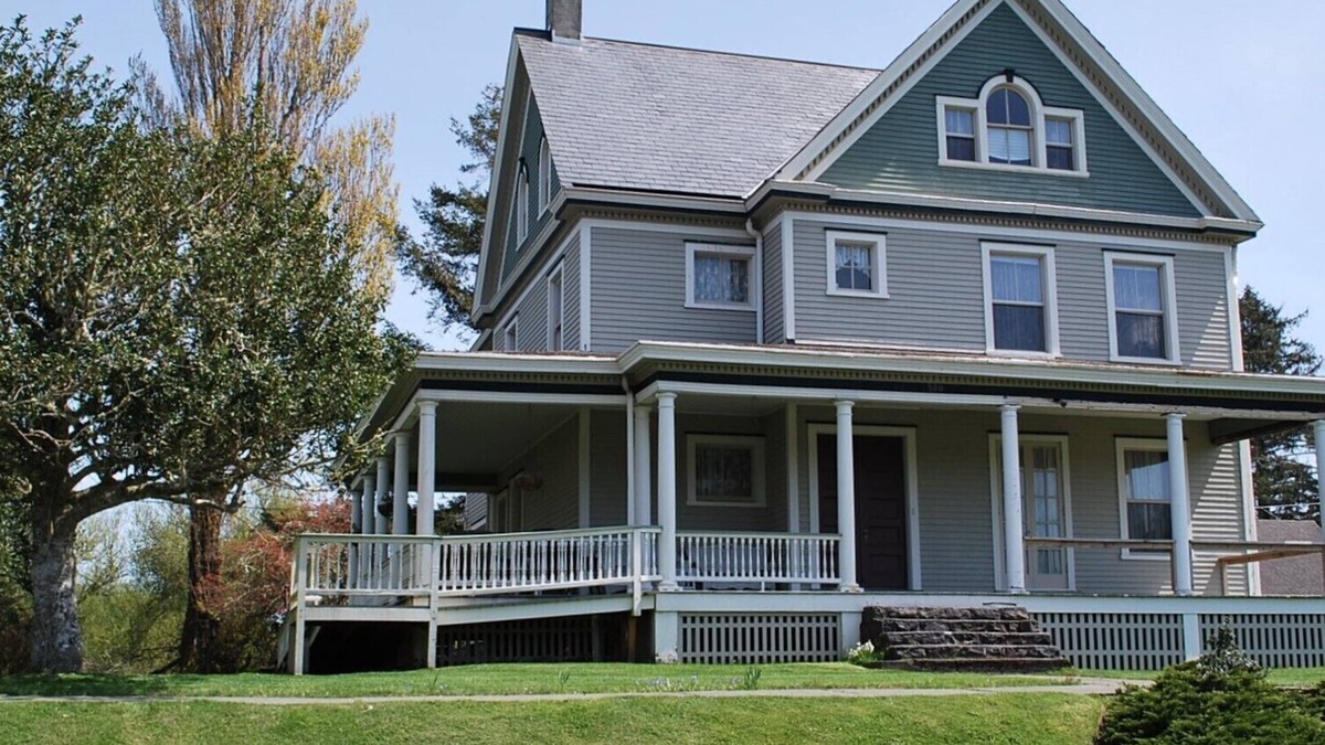 Hammond House | Commanders Quarters Historic Home in Hammond – Sleeps 18