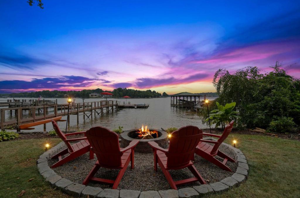 Mayhew House | Commodore Bay Waterfront Home on Lake Norman!