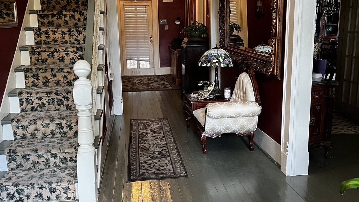 Bainbridge Bed & Breakfast | Commodore Bed & Breakfast / Commodore Suite